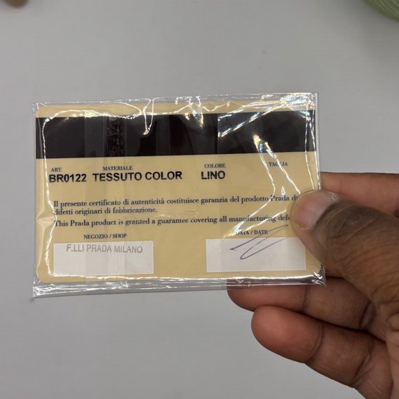 Beautiful Prada Tessuto Shoulder Bag with Gold Clasp - Picture 11 of 14